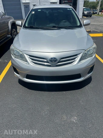 2013 Toyota Corolla LE - miniatura 3