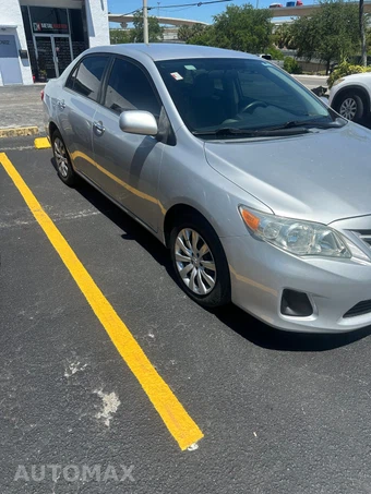 2013 Toyota Corolla LE - miniatura 6
