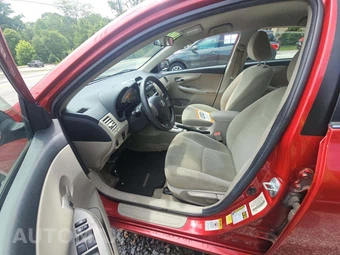 2013 Toyota Corolla LE – miniatura 6