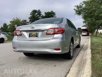 2013 Toyota Corolla LE - miniatura 10