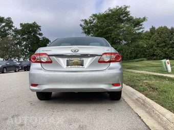 2013 Toyota Corolla LE - miniatura 11