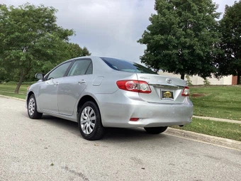 2013 Toyota Corolla LE - miniatura 12