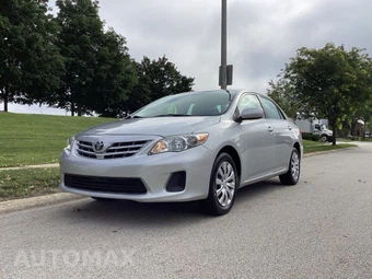 2013 Toyota Corolla LE - miniatura 2