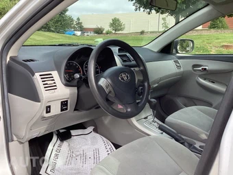 2013 Toyota Corolla LE - miniatura 20