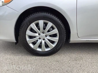 2013 Toyota Corolla LE - miniatura 4