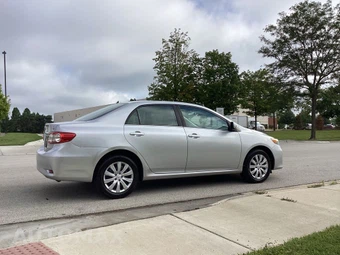 2013 Toyota Corolla LE - miniatura 6