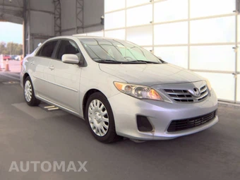 2013 Toyota Corolla LE - miniatura 3
