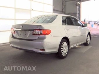 2013 Toyota Corolla LE - miniatura 4
