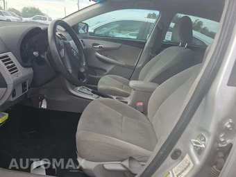 2013 Toyota Corolla LE - miniatura 7