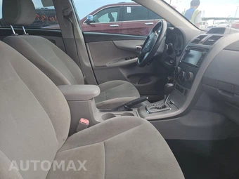 2013 Toyota Corolla LE - miniatura 8