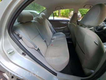 2013 Toyota Corolla LE – miniatura 16