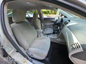 2013 Toyota Corolla LE – miniatura 18
