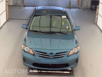 2013 Toyota Corolla LE – miniatura 2