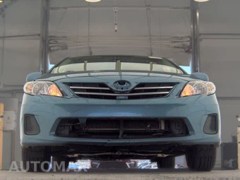2013 Toyota Corolla LE – miniatura 3