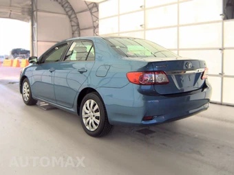 2013 Toyota Corolla LE – miniatura 8