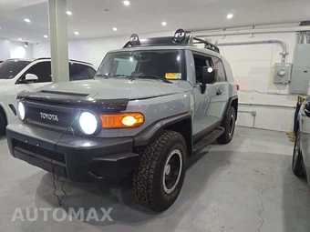2013 Toyota FJ Cruiser w/Rear Doors