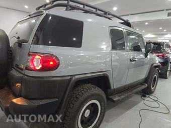 2013 Toyota FJ Cruiser w/Rear Doors - miniatura 3
