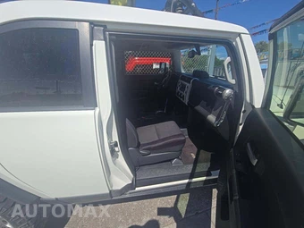2013 Toyota FJ Cruiser w/Rear Doors - miniatura 18