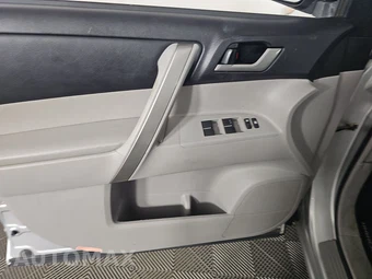 2013 Toyota Highlander SE – miniatura 9