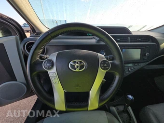 2013 Toyota Prius c Four – miniatura 10
