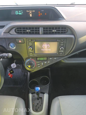 2013 Toyota Prius c Four – miniatura 11