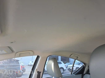2013 Toyota Prius c Four – miniatura 17