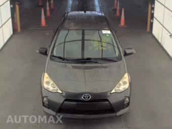 2013 Toyota Prius c Four – miniatura 2