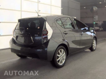 2013 Toyota Prius c Four – miniatura 4