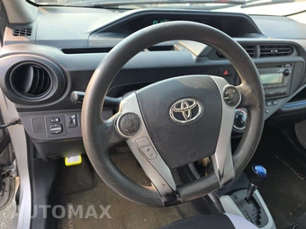 2013 Toyota Prius c Two - miniatura 10