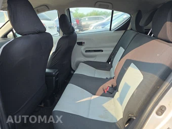 2013 Toyota Prius c Two - miniatura 13