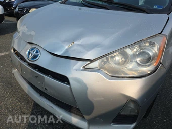 2013 Toyota Prius c Two - miniatura 15