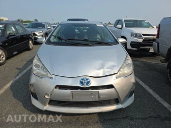 2013 Toyota Prius c Two - miniatura 2