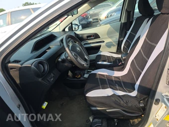 2013 Toyota Prius c Two - miniatura 7