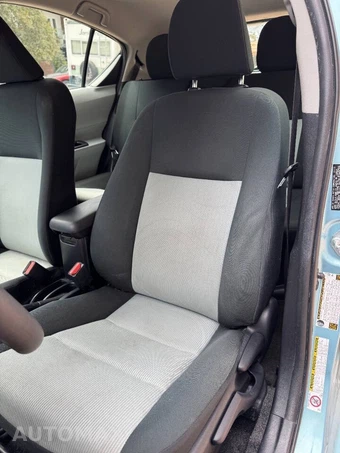 2013 Toyota Prius c Two - miniatura 10