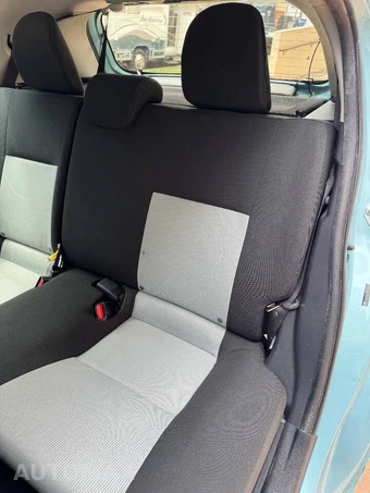 2013 Toyota Prius c Two - miniatura 12