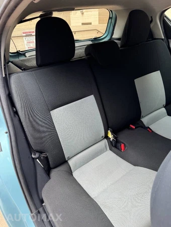 2013 Toyota Prius c Two - miniatura 20