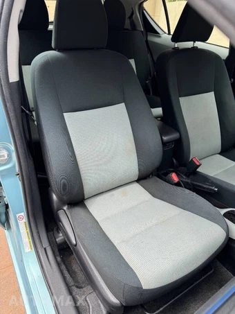 2013 Toyota Prius c Two - miniatura 22
