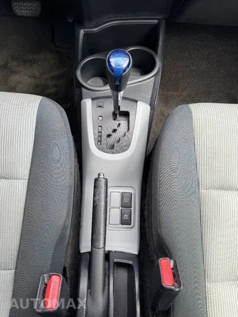 2013 Toyota Prius c Two - miniatura 24