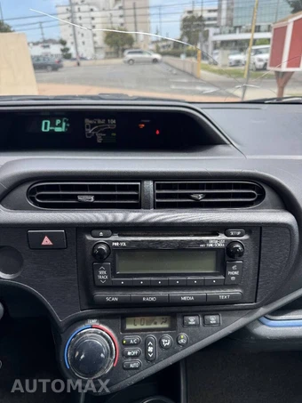 2013 Toyota Prius c Two - miniatura 25