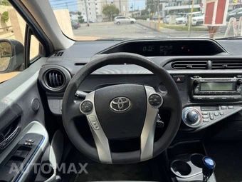 2013 Toyota Prius c Two - miniatura 26