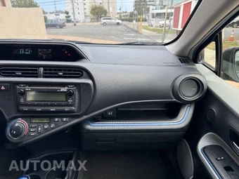 2013 Toyota Prius c Two - miniatura 28