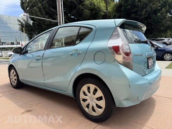 2013 Toyota Prius c Two - miniatura 3