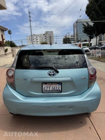 2013 Toyota Prius c Two - miniatura 6