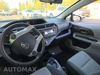 2013 Toyota Prius c Two - miniatura 10