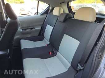 2013 Toyota Prius c Two - miniatura 13