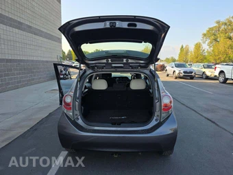 2013 Toyota Prius c Two - miniatura 14