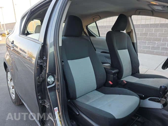 2013 Toyota Prius c Two - miniatura 18