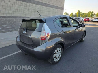 2013 Toyota Prius c Two - miniatura 3