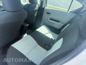 2013 Toyota Prius c Two - miniatura 10