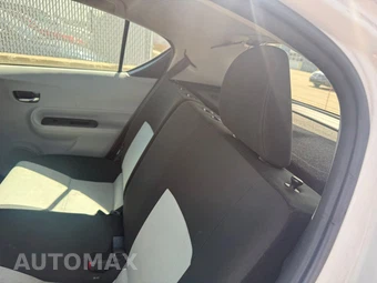 2013 Toyota Prius c Two - miniatura 12